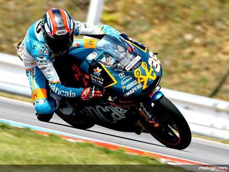 Bradley Smith el más rápido en los libres del viernes