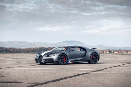 Bugatti Chiron Sport Les Legendes Du Ciel 2021 002