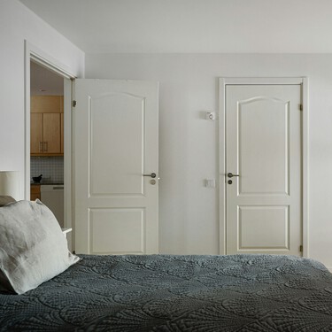 Aldi lanza hoy un espejo que se cuelga sin taladros detrás de la puerta: es ideal para verte antes de salir de casa y cuesta menos de 15 euros  