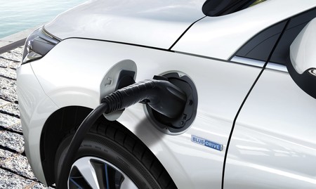 Los precios de las baterías para coches eléctricos se estabilizarán en 2020, según afirma Hyundai