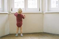 Consejos para prevenir caídas desde ventanas y balcones 