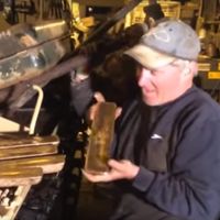 Compra un tanque por eBay y se encuentra 2,3 millones de euros en lingotes de oro escondidos en el depósito