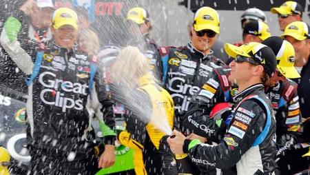 Kasey Kahne gana en el primer short-track de la temporada