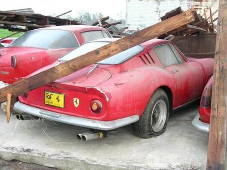 Dolorpasión™ tropical: los efectos del huracán Charley sobre un garaje de Ferrari clásicos
