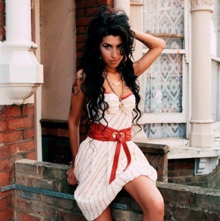 Estábamos tardando: Amy Winehouse va a por la película