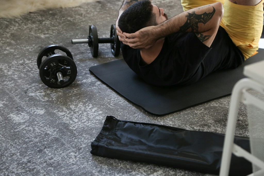 Si no te decides entre barras, pesas rusas o mancuernas, este kit que tiene rebaja en El Corte Inglés es ideal para armar tu gimnasio en casa 