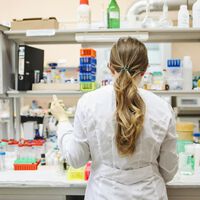 Não é nos EUA nem na Europa: grupo de pesquisadores brasileiros desenvolve moléculas que matam células de câncer cerebral