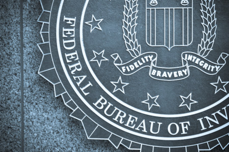 La historia continúa: El FBI ayudará a hackear un iPhone relacionado con un homicidio en Arkansas