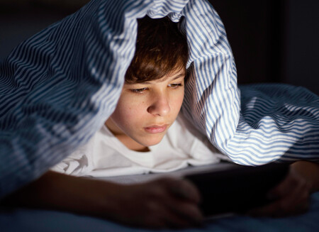 Adolescentes están expuestos a contenido digital erótico a más temprana edad