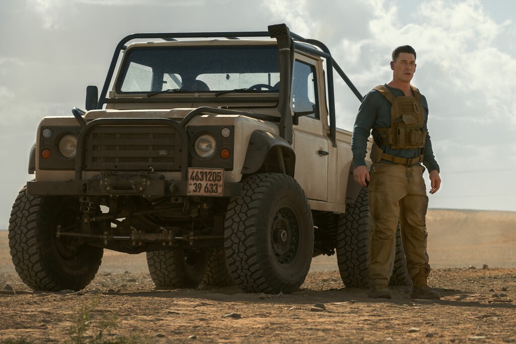 Hoy en Apple TV, John Cena y Jessica Biel protagonizan una persecución mundial a toda velocidad