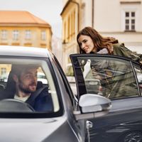 Cataluña cerca a Uber y Cabify: los coches VTC tendrán que contratarse con al menos 6 horas de antelación