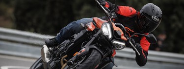 Probamos la Triumph Street Triple 765 R A2: buen motor, mucho equipamiento y excelente chasis para estrenar por todo lo alto el carnet recién sacado