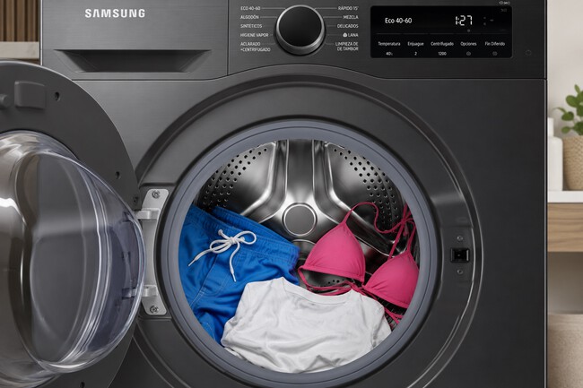 Lavadora Samsung Con Prendas En El Tambor