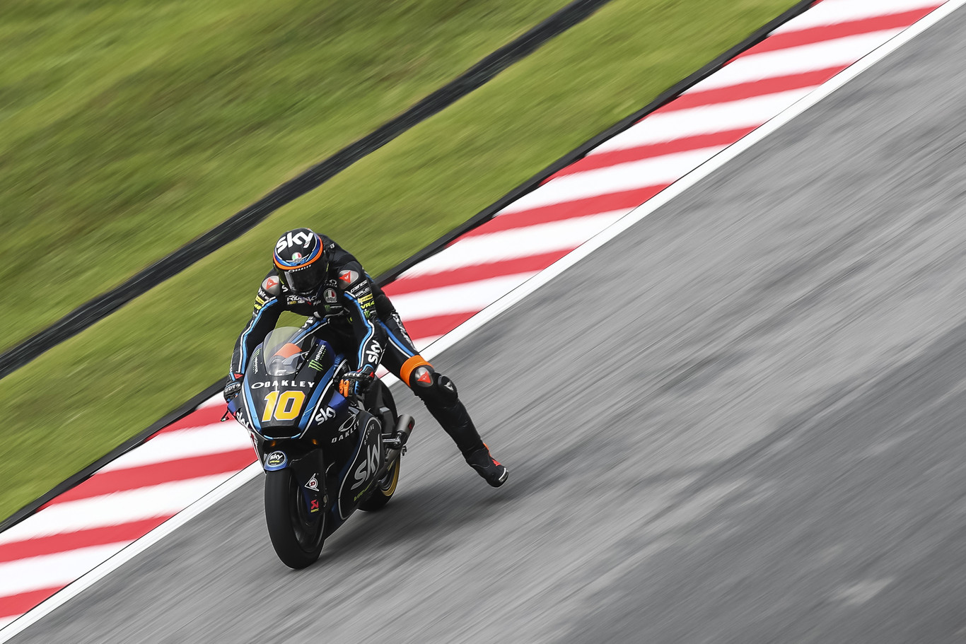 Luca Marini gana en Malasia y Pecco Bagnaia consigue el título de Moto2 en su segunda bola de partido