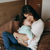 "Amo a mi bebé, pero me extraño a mí misma": por qué no debes sentir culpa si añoras tu vida antes de ser madre