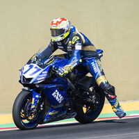 Dominique Aegerter vuelve a frustrar la primera victoria de Ducati en Supersport y sentencia el título