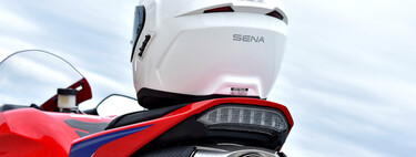 Probamos el Sena Phantom ANC, el casco con auriculares y cancelación de ruido que acaba con el viento en moto (sí, de verdad)