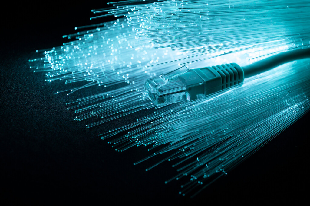 Menos vidrio y más aire, la fórmula que permitió desarrollar a Microsoft la fibra óptica que multiplica su capacidad por mil