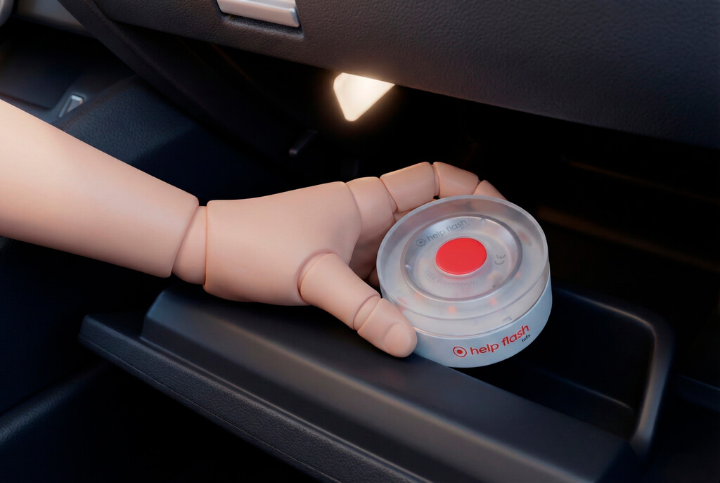 Tu baliza V16 es invisible para la DGT hasta que tienes una emergencia. La AEPD explica en detalle cómo gestionarán nuestra privacidad