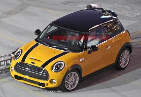 Nuevo Mini Cooper 2014: Espiado sin camuflaje