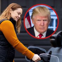 Donald Trump: “Es una enfermad”. El presidente de EEUU asegura que los conductores de coches eléctricos “están locos” y se mofa de la ansiedad por autonomía