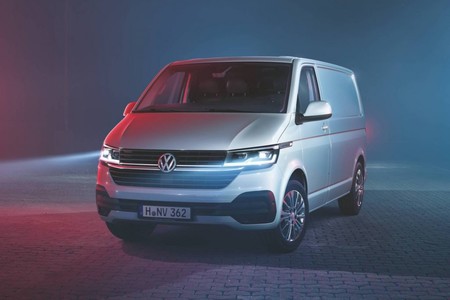 El Volkswagen Transporter 6.1 se llena de tecnología e incluso estrena una variante eléctrica