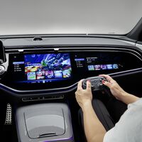 No es broma: Mercedes quiere que juegues Fortnite en la pantalla de sus autos. Estará disponible junto a otros juegos el próximo año 