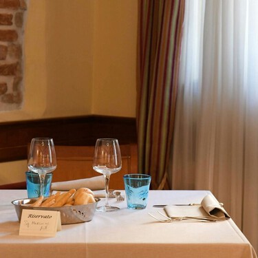 Reservar mesa en varios restaurantes y cancelar a última hora está obligando a los locales a practicar 'overbooking' 