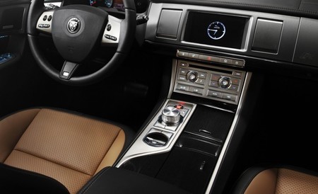 Jaguar: ni palanca de cambio ni de freno de mano