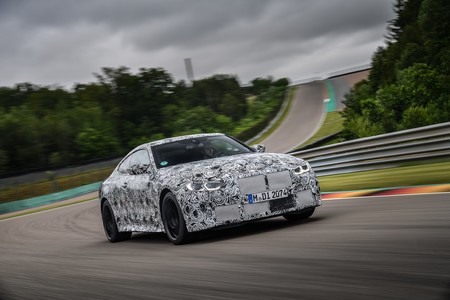 Enhorabuena, puristas: así de bien se mueve el BMW M4 en circuito con cambio manual, 480 CV y un rugido imponente