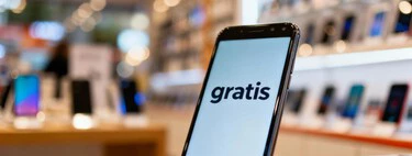 Movistar, Vodafone y O2 te regalan un móvil: el mismo gancho, pero con reglas muy distintas (y no siempre rentables)