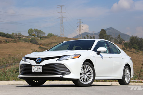 Toyota Camry Hybrid, a prueba: el Camry que mejor va es también el más eficiente