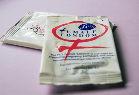 Manual de uso del preservativo femenino: todo lo que tienes que saber antes de usarlo