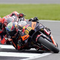 Indignación en KTM por la no sanción a Pecco Bagnaia tras pisar el verde: "Luchamos contra molinos de viento" 