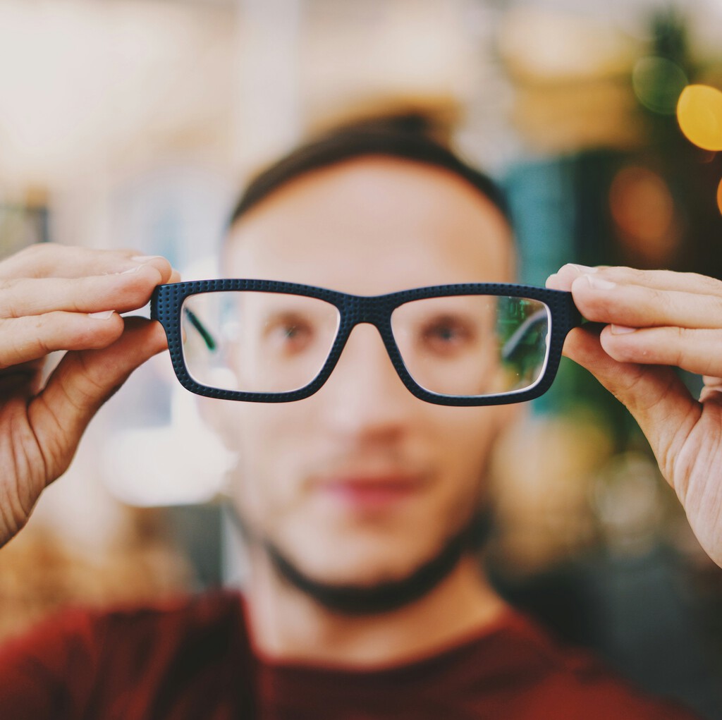 Una sentencia obliga al Principado de Asturias a pagarle las gafas a un empleado público. Solo es la primera de muchas