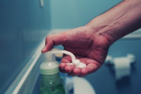 ¿El jabón antibacteriano sirve para acabar con los gérmenes?