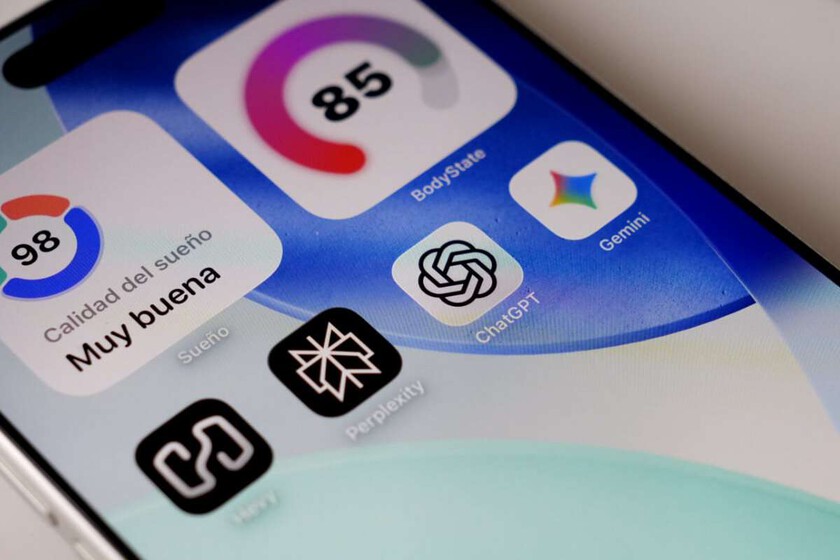 Sam Altman prometió que los anuncios en ChatGPT eran el "último recurso". El código de la app dice lo contrario, pero los usuarios Apple tenemos un salvavidas