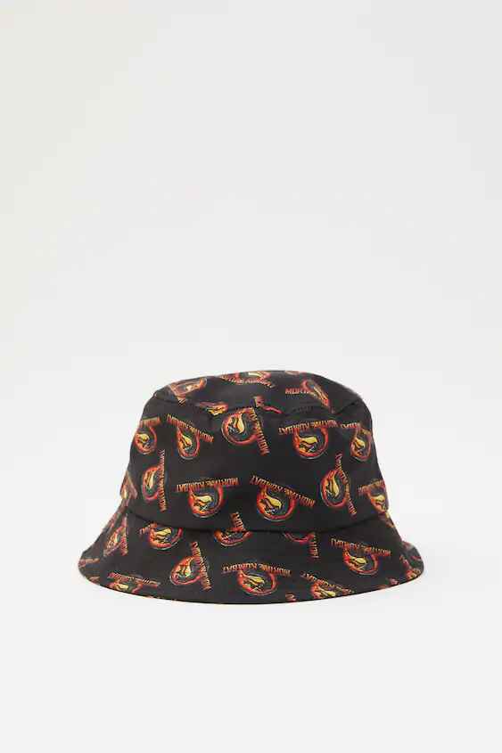 Gorro tipo bucket con estampado de Mortal Kombat