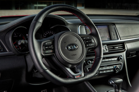 Kia Optima Wagon e Híbrido Enchufable, toma de contacto