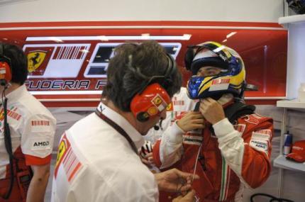Ferrari termina el viernes en cabeza