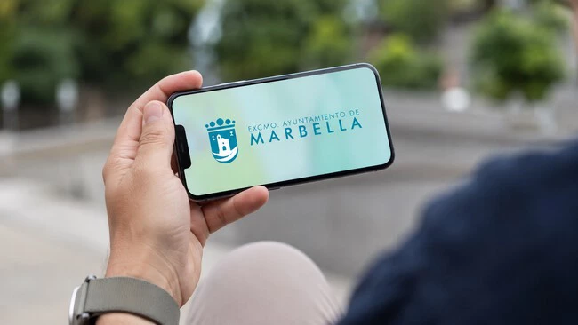 Movil Con El Logo De Marbella