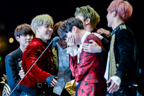 Bts Win Artist Of The Year At Mnet Asian Music Awards 2 December 2016 03