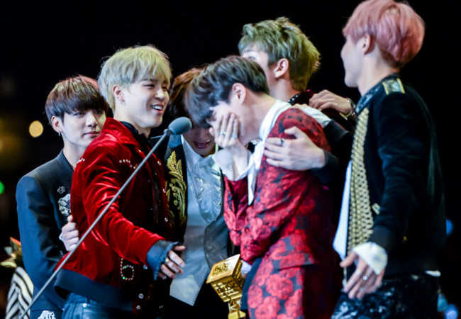 Bts Win Artist Of The Year At Mnet Asian Music Awards 2 December 2016 03