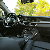 Alfa Romeo se desmarca y apuesta por pantallas más pequeñas: "No queremos vender iPads sino coches que transmitan emoción"