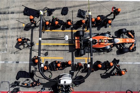 honda-mclaren-pit-stop