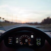Indetectables en los coches de segunda mano: estos dispositivos para bloquear el kilometraje se compran libremente por internet 