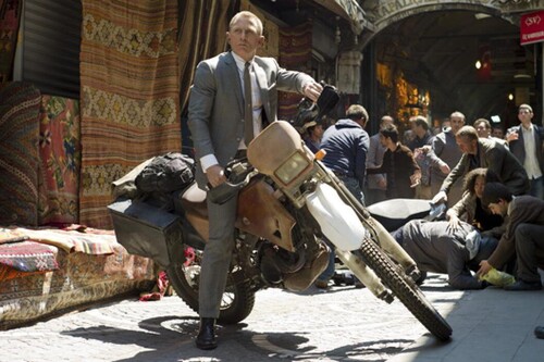 Estas son las siete motos más icónicas de las películas de James Bond, incluida una de 'Sin tiempo para morir'
