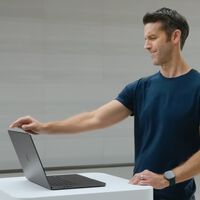 Sobran despachos y faltan dispositivos: John Ternus quiere acelerar las novedades de Apple