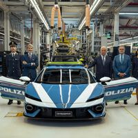 Polícia italiana ganha novo Lamborghini de 920 cv: superesportivo híbrido vai a 343 km/h e será usado em missões de emergência para transporte ultra-rápido de órgãos em transplantes pelo país 