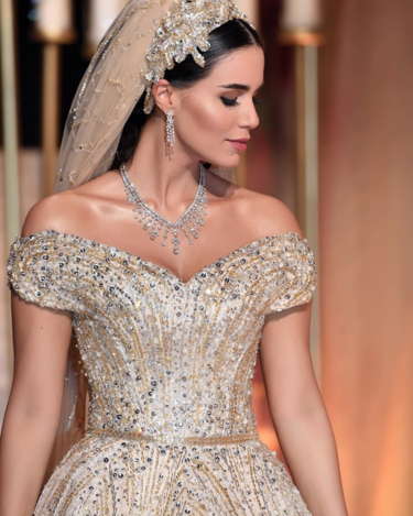 ¿Es el vestido de esta influencer libanesa uno de los más caros de la historia? Ha sido necesario año de trabajo para crearlo  